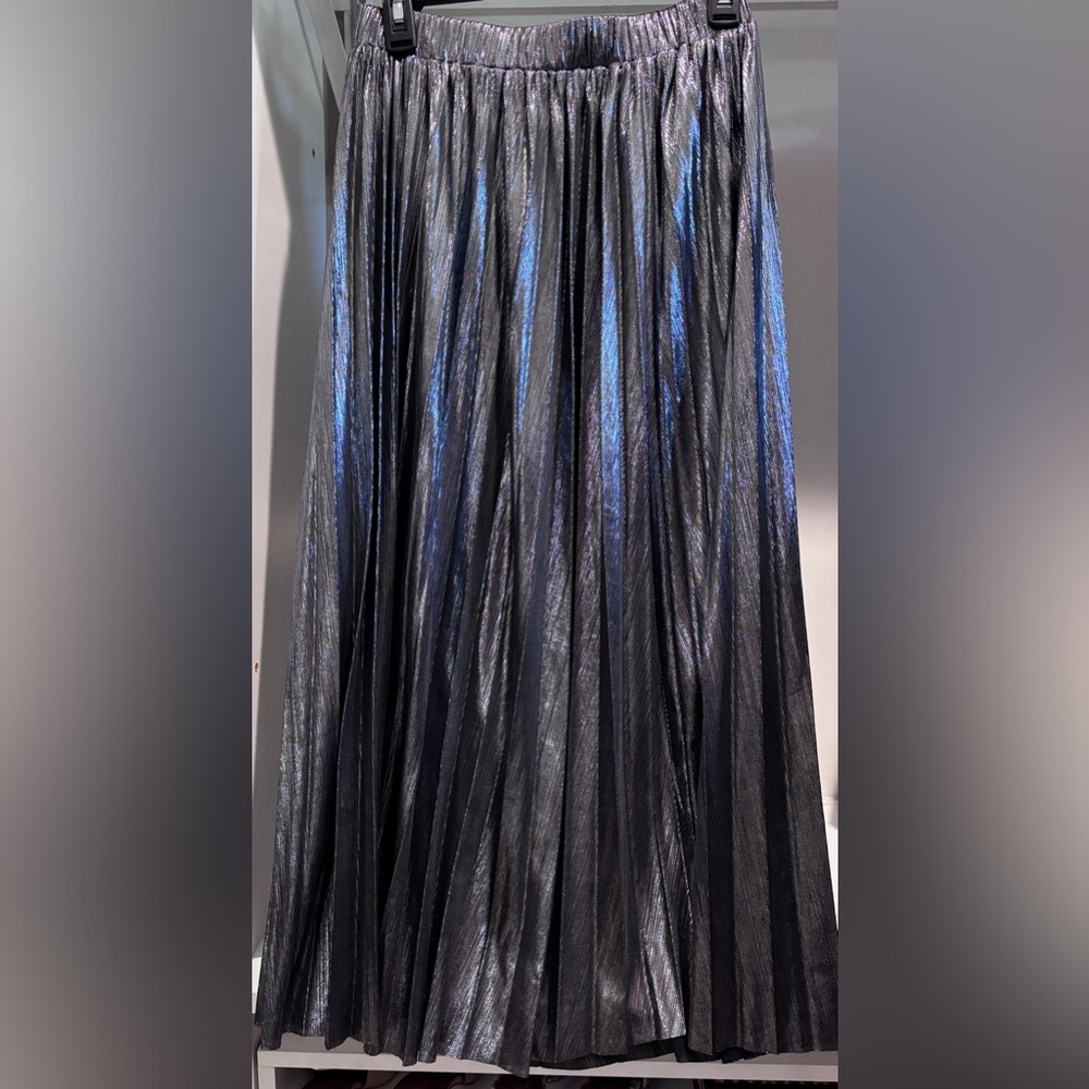 Kiwi Metallic Black Pleated Maxi Skirt with Blue-Purple Sheen